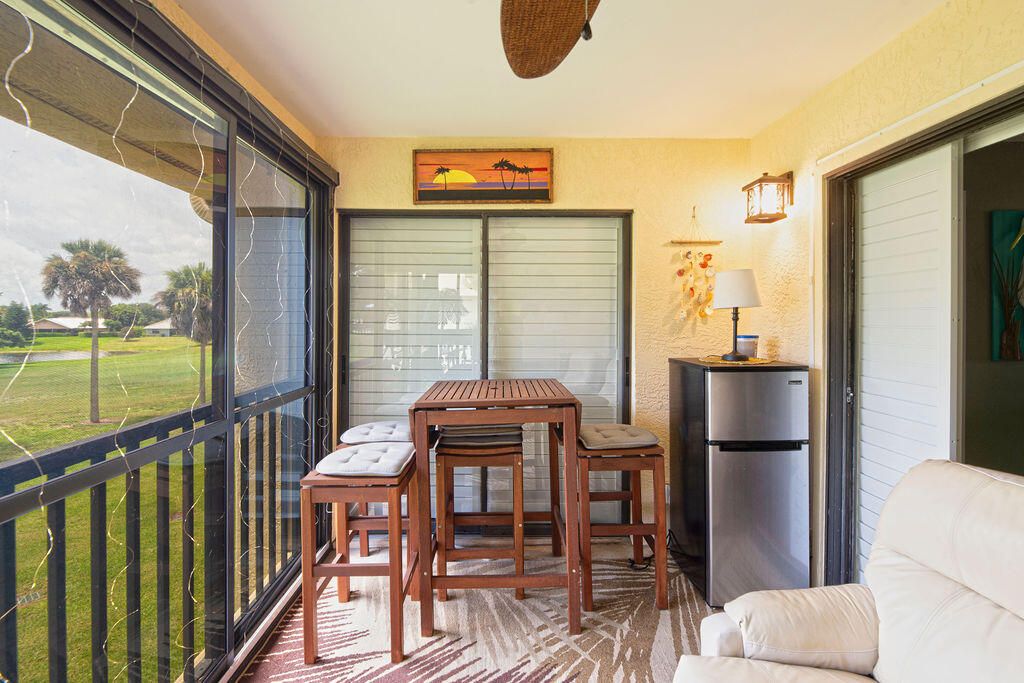 Под контрактом: $264,900 (2 спален, 2 ванн, 1020 Квадратных фут)