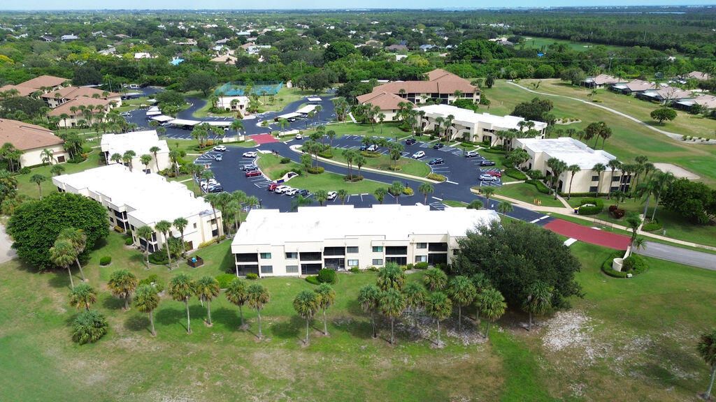 Под контрактом: $264,900 (2 спален, 2 ванн, 1020 Квадратных фут)