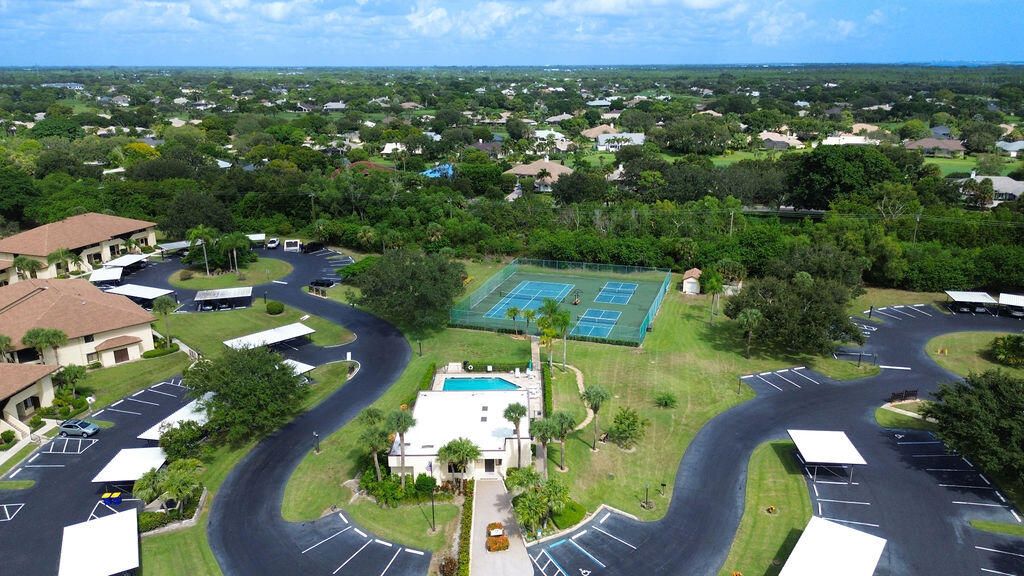 Под контрактом: $264,900 (2 спален, 2 ванн, 1020 Квадратных фут)