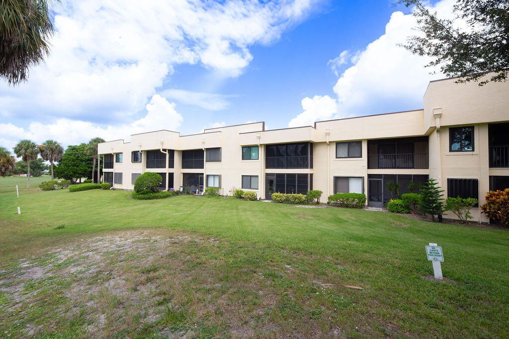 Под контрактом: $264,900 (2 спален, 2 ванн, 1020 Квадратных фут)