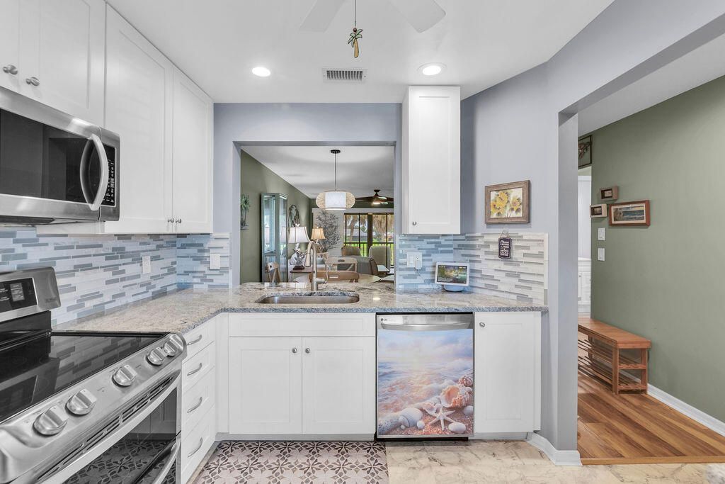 Под контрактом: $264,900 (2 спален, 2 ванн, 1020 Квадратных фут)