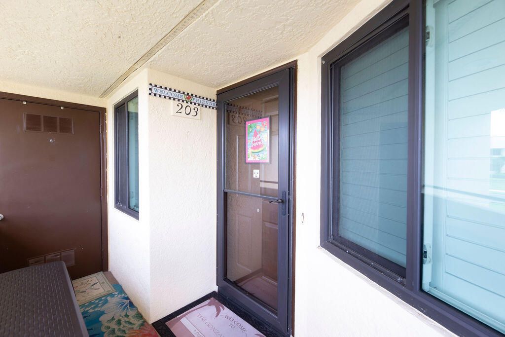 Под контрактом: $264,900 (2 спален, 2 ванн, 1020 Квадратных фут)