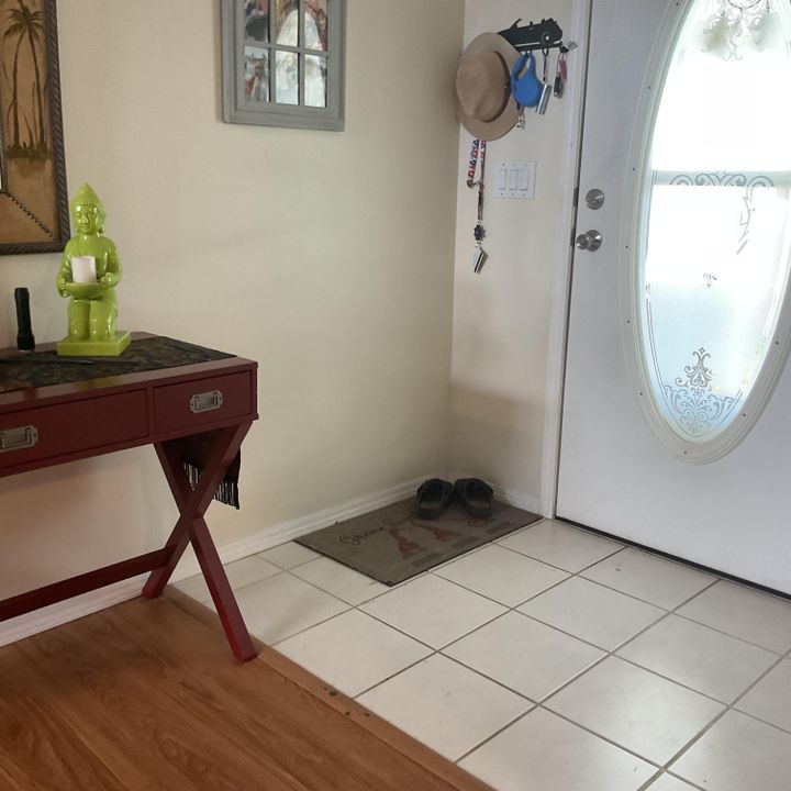 Active With Contract: $184,900 (3 beds, 2 baths, 1728 Square Feet)