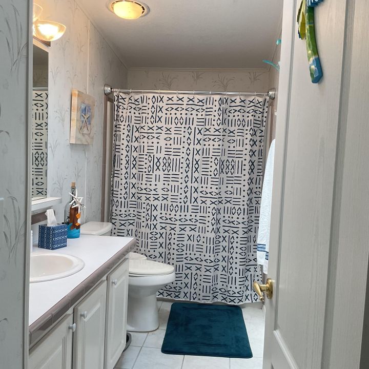 Active With Contract: $184,900 (3 beds, 2 baths, 1728 Square Feet)