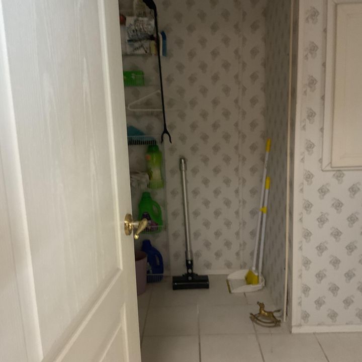 Active With Contract: $184,900 (3 beds, 2 baths, 1728 Square Feet)