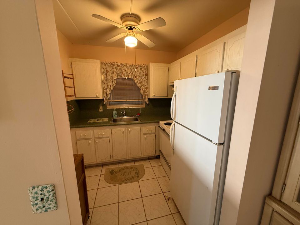 待售: $59,850 (1 贝兹, 1 浴室, 684 平方英尺)