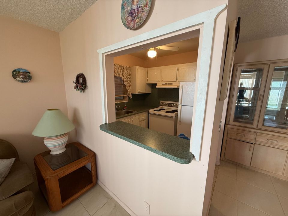 待售: $59,850 (1 贝兹, 1 浴室, 684 平方英尺)