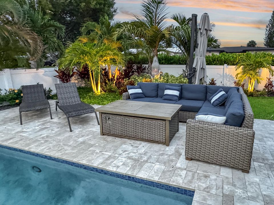 Active With Contract: $759,000 (4 beds, 2 baths, 1470 Square Feet)