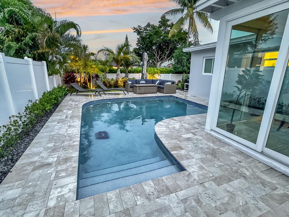 Active With Contract: $759,000 (4 beds, 2 baths, 1470 Square Feet)