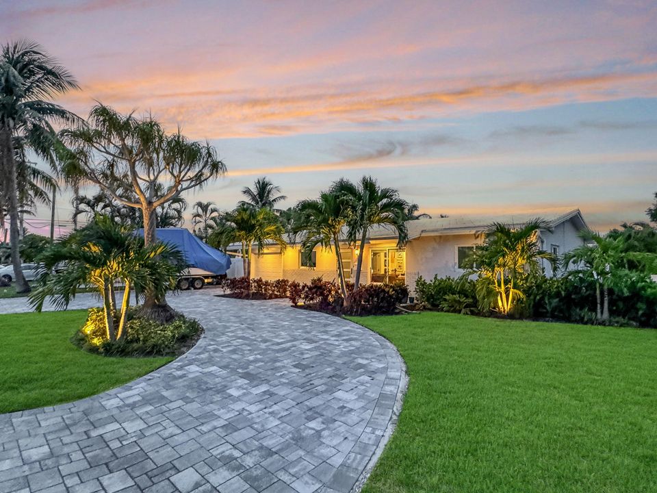 Active With Contract: $759,000 (4 beds, 2 baths, 1470 Square Feet)