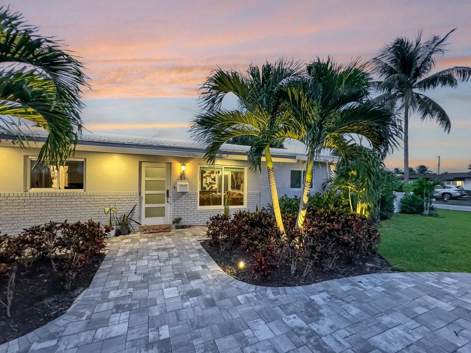 Active With Contract: $759,000 (4 beds, 2 baths, 1470 Square Feet)