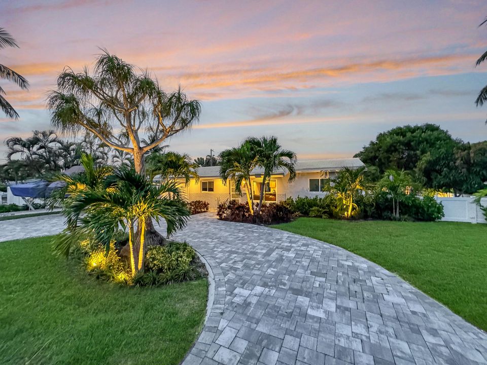 Active With Contract: $759,000 (4 beds, 2 baths, 1470 Square Feet)