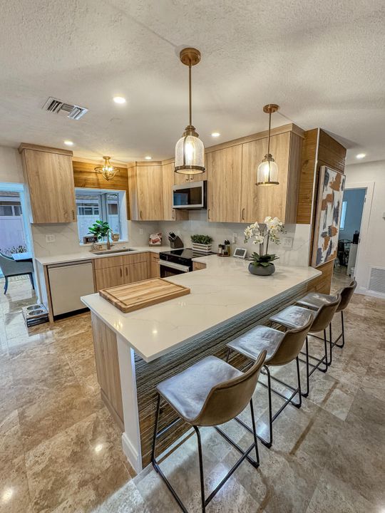 Active With Contract: $759,000 (4 beds, 2 baths, 1470 Square Feet)