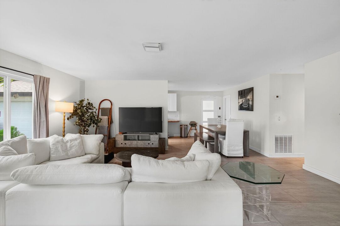 Active With Contract: $575,000 (3 beds, 2 baths, 1925 Square Feet)