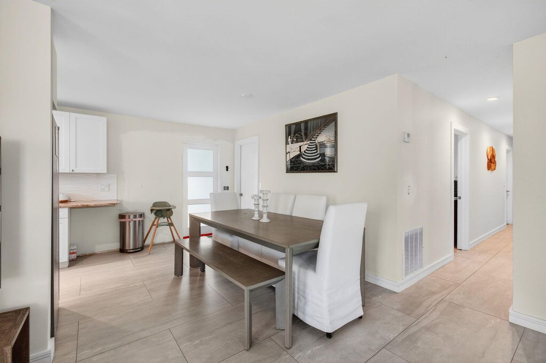 Active With Contract: $575,000 (3 beds, 2 baths, 1925 Square Feet)