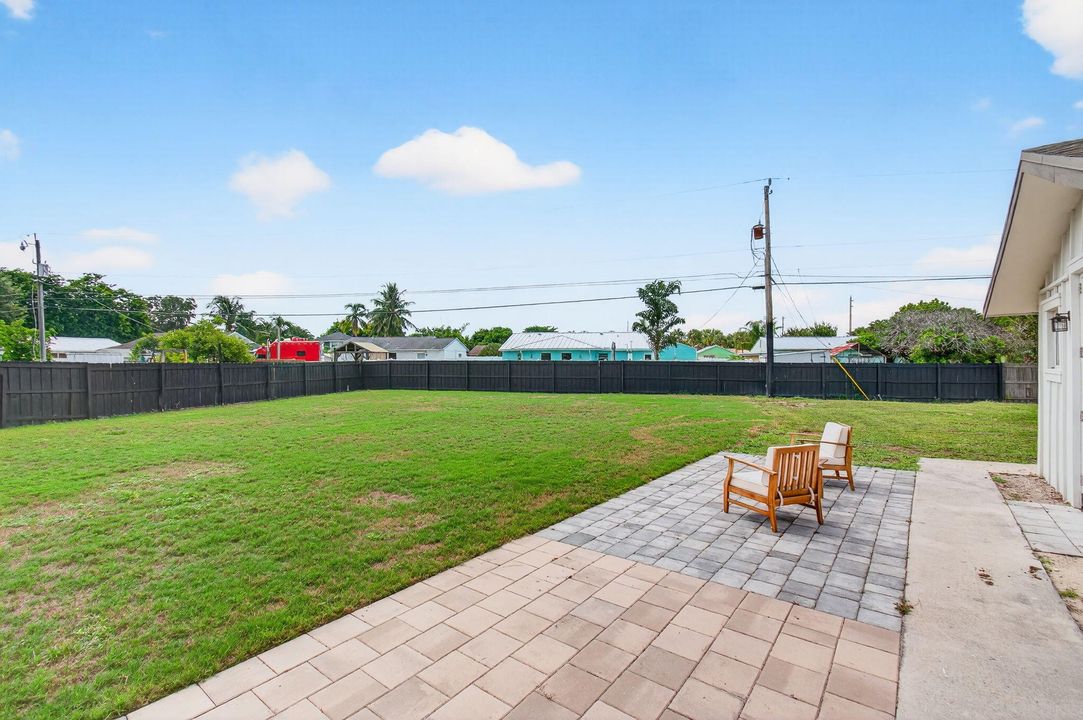 Active With Contract: $575,000 (3 beds, 2 baths, 1925 Square Feet)