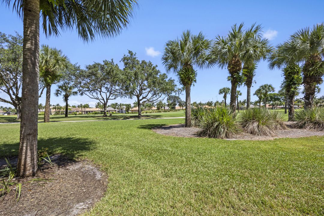 合同活跃: $599,000 (2 贝兹, 2 浴室, 2327 平方英尺)