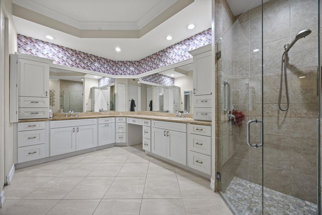 合同活跃: $599,000 (2 贝兹, 2 浴室, 2327 平方英尺)