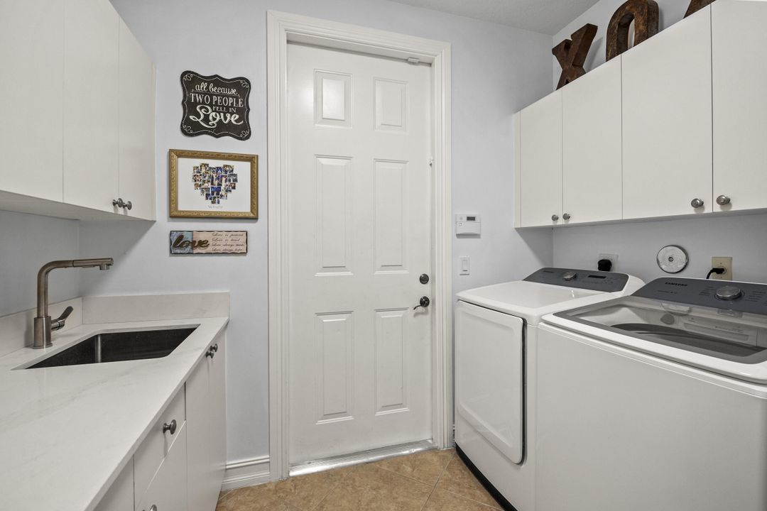 合同活跃: $599,000 (2 贝兹, 2 浴室, 2327 平方英尺)