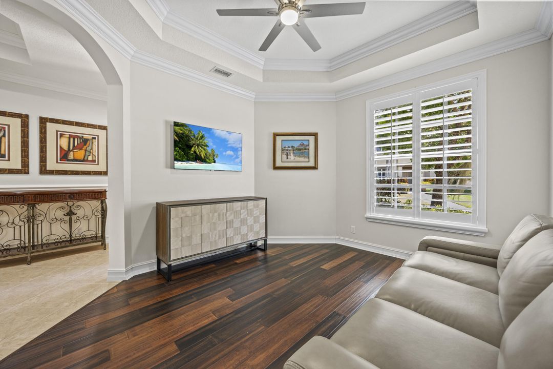 合同活跃: $599,000 (2 贝兹, 2 浴室, 2327 平方英尺)