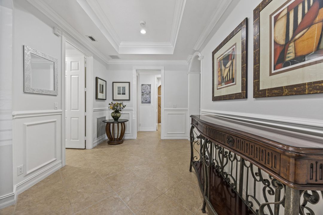 合同活跃: $599,000 (2 贝兹, 2 浴室, 2327 平方英尺)