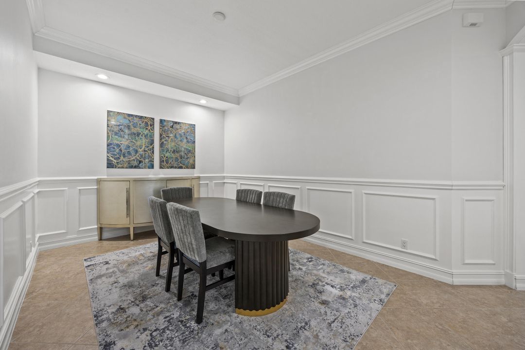 合同活跃: $599,000 (2 贝兹, 2 浴室, 2327 平方英尺)