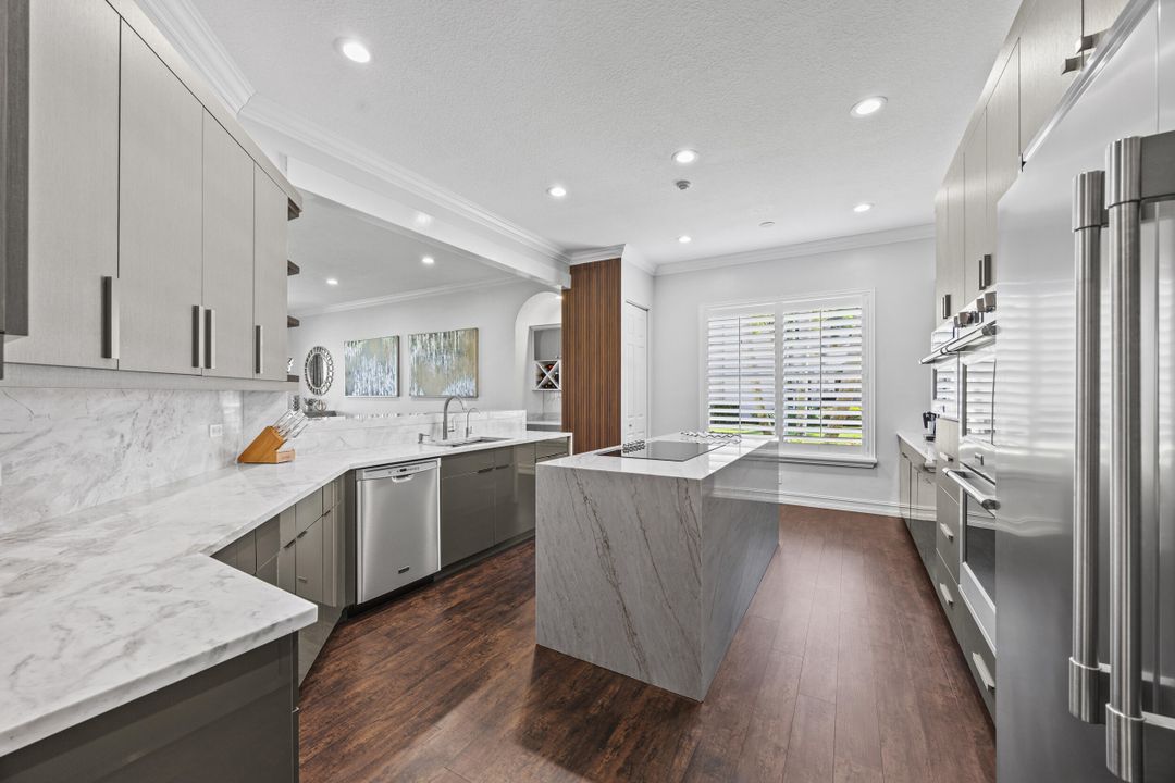 合同活跃: $599,000 (2 贝兹, 2 浴室, 2327 平方英尺)