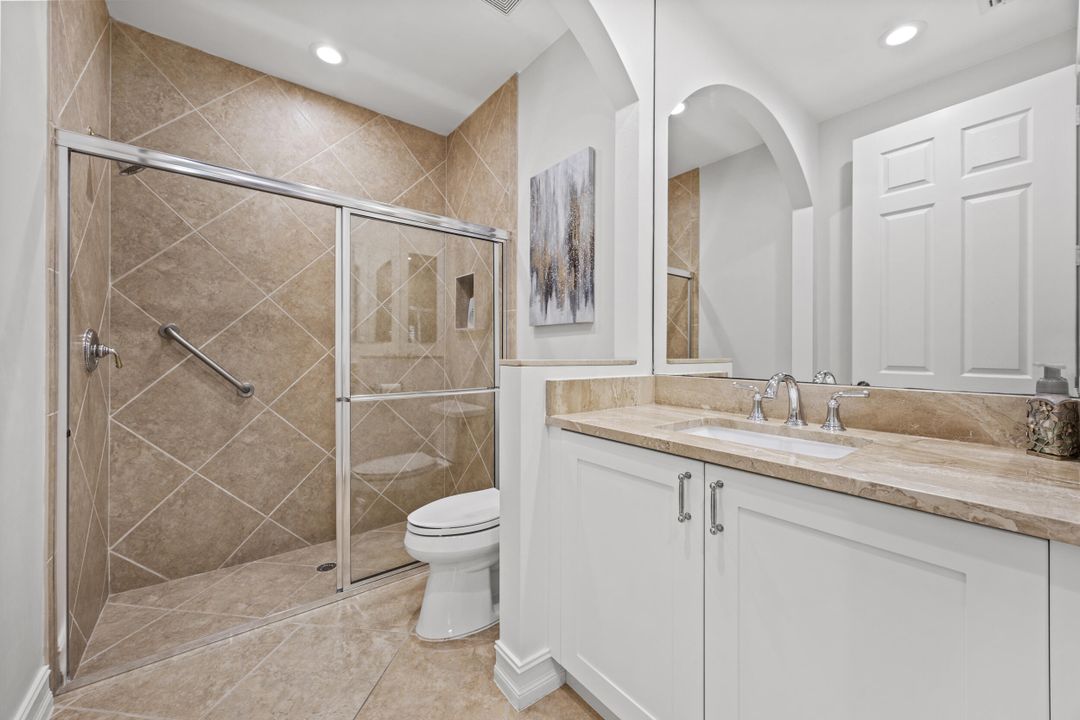 合同活跃: $599,000 (2 贝兹, 2 浴室, 2327 平方英尺)