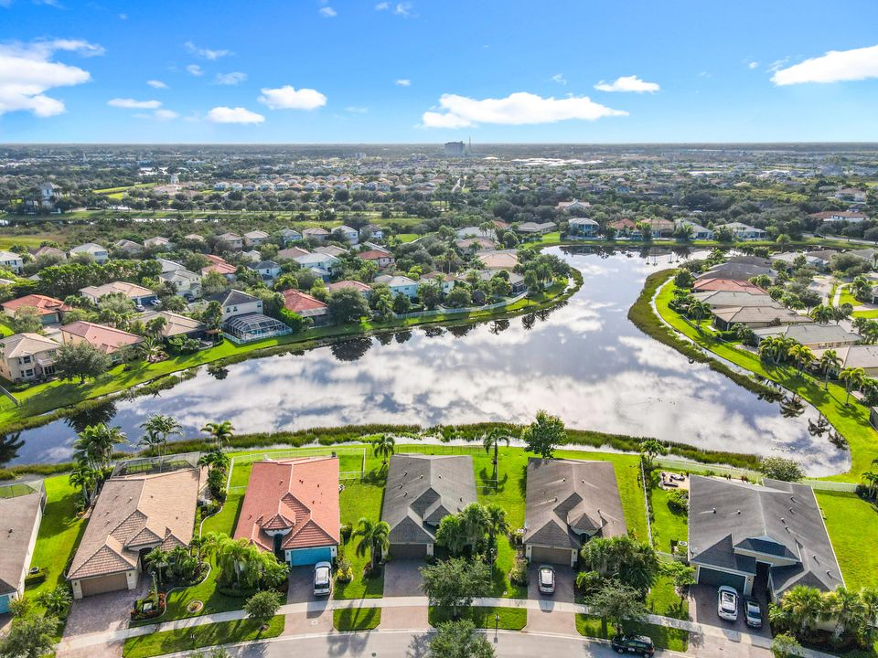 For Sale: $499,900 (3 beds, 3 baths, 1982 Square Feet)