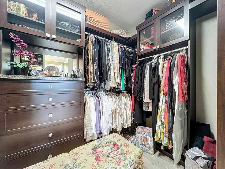 For Sale: $499,900 (3 beds, 3 baths, 1982 Square Feet)