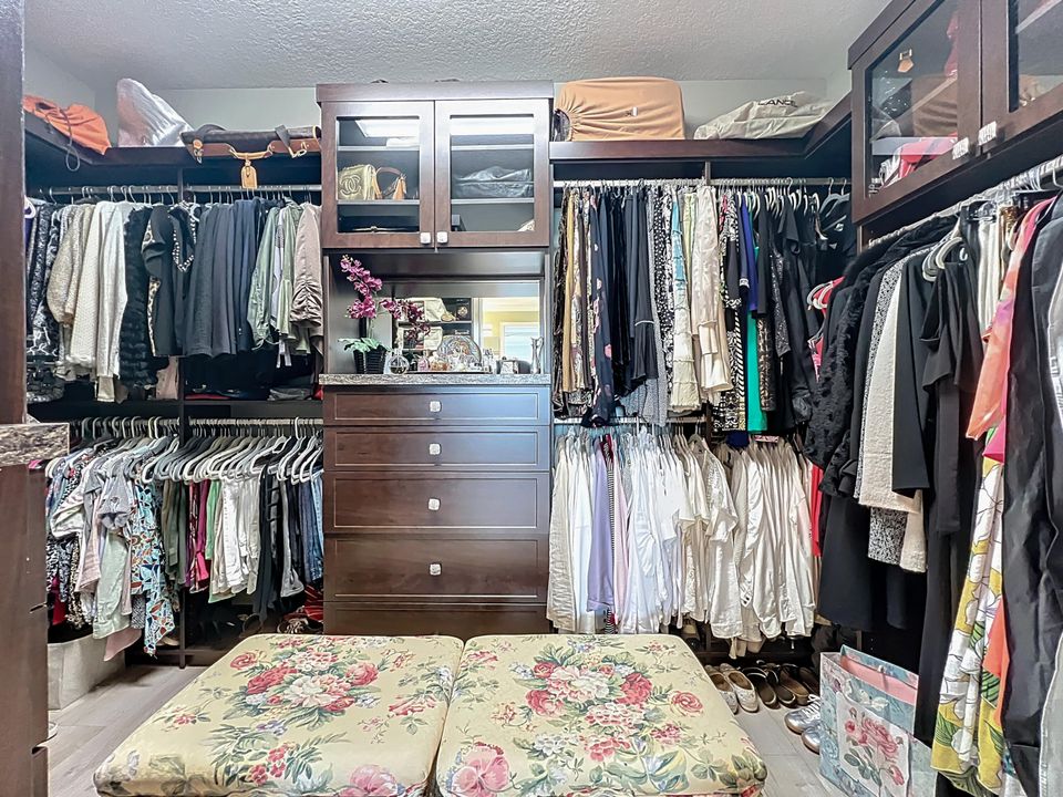 For Sale: $499,900 (3 beds, 3 baths, 1982 Square Feet)