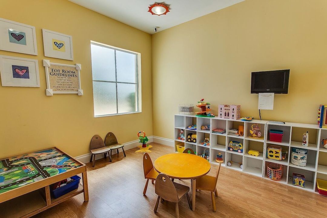 For Sale: $499,900 (3 beds, 3 baths, 1982 Square Feet)