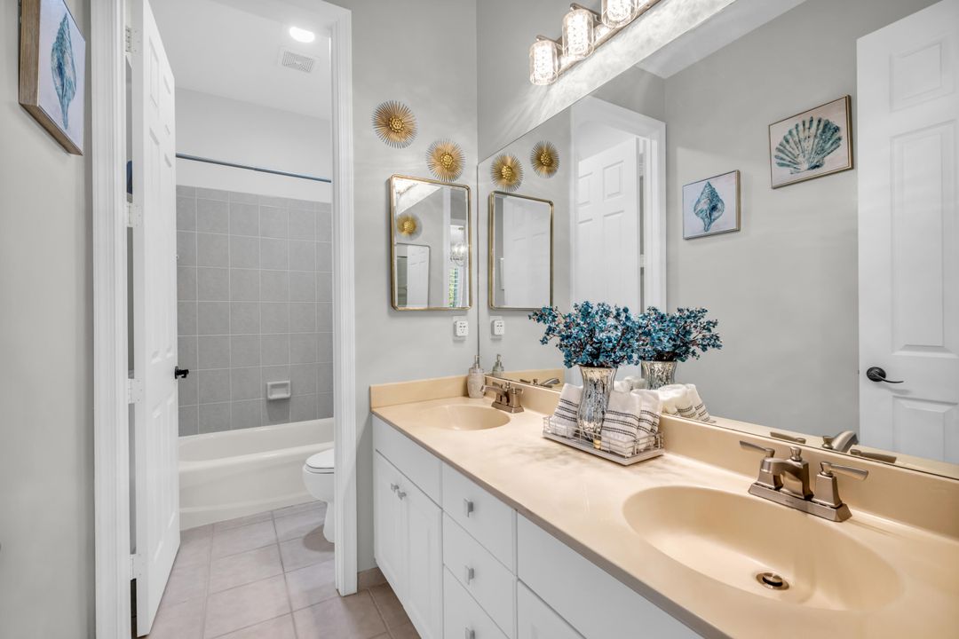 出租: $14,500 (5 贝兹, 3 浴室, 3375 平方英尺)