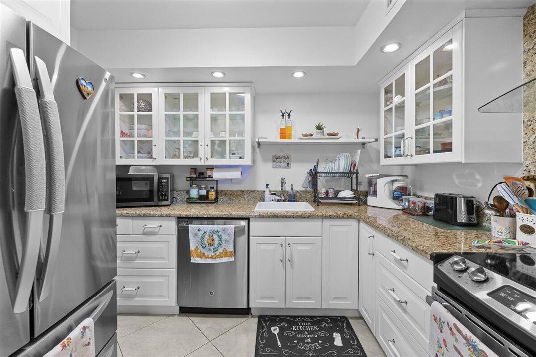 Recently Sold: $245,000 (2 beds, 2 baths, 1008 Square Feet)