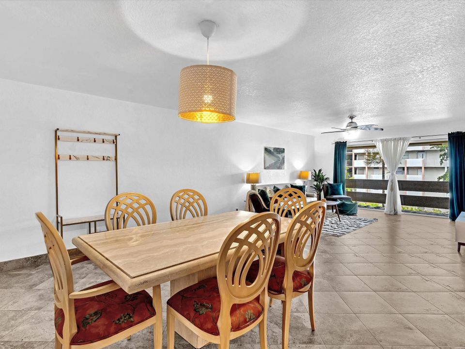 Active With Contract: $195,000 (1 beds, 1 baths, 900 Square Feet)