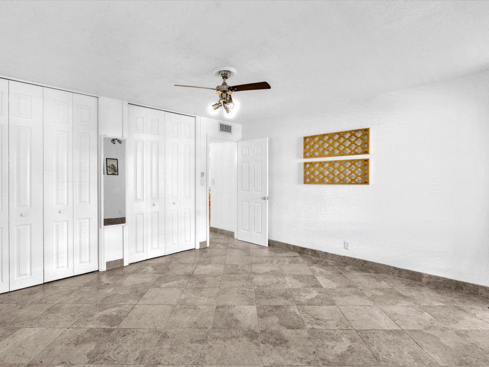Active With Contract: $195,000 (1 beds, 1 baths, 900 Square Feet)