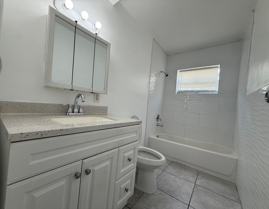 На продажу: $344,000 (3 спален, 1 ванн, 1010 Квадратных фут)