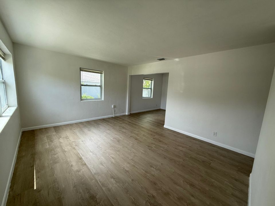 На продажу: $344,000 (3 спален, 1 ванн, 1010 Квадратных фут)