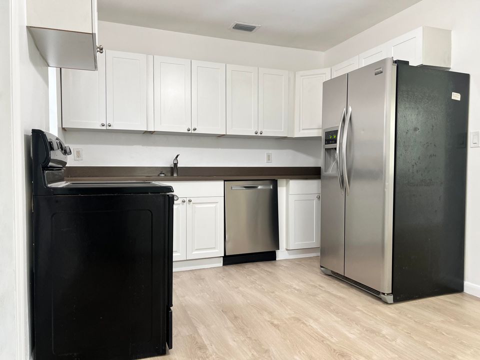 На продажу: $344,000 (3 спален, 1 ванн, 1010 Квадратных фут)