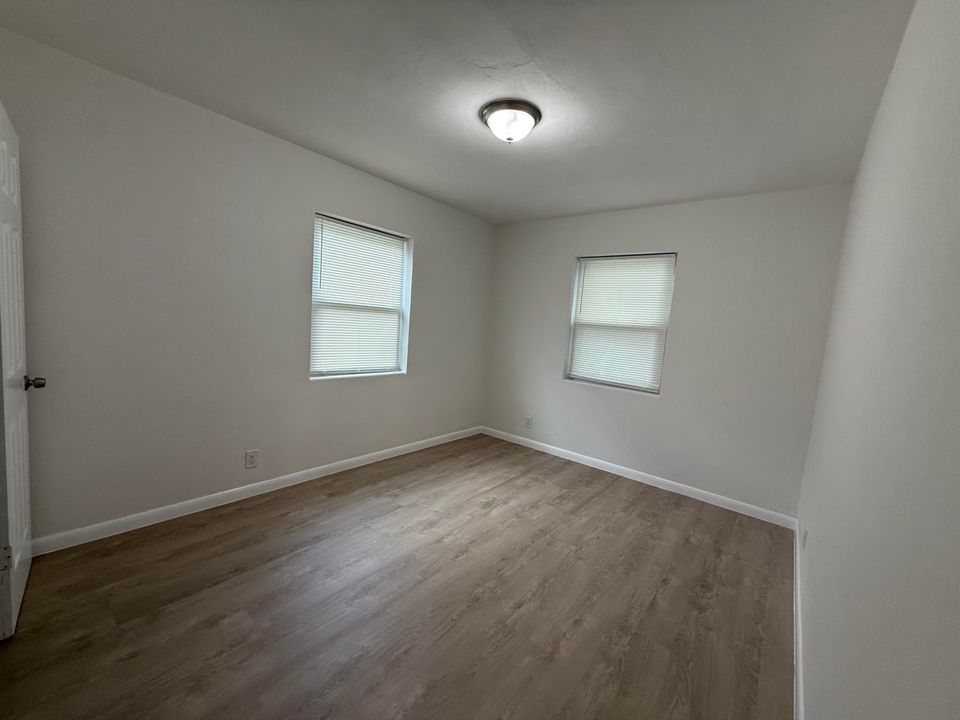 На продажу: $344,000 (3 спален, 1 ванн, 1010 Квадратных фут)