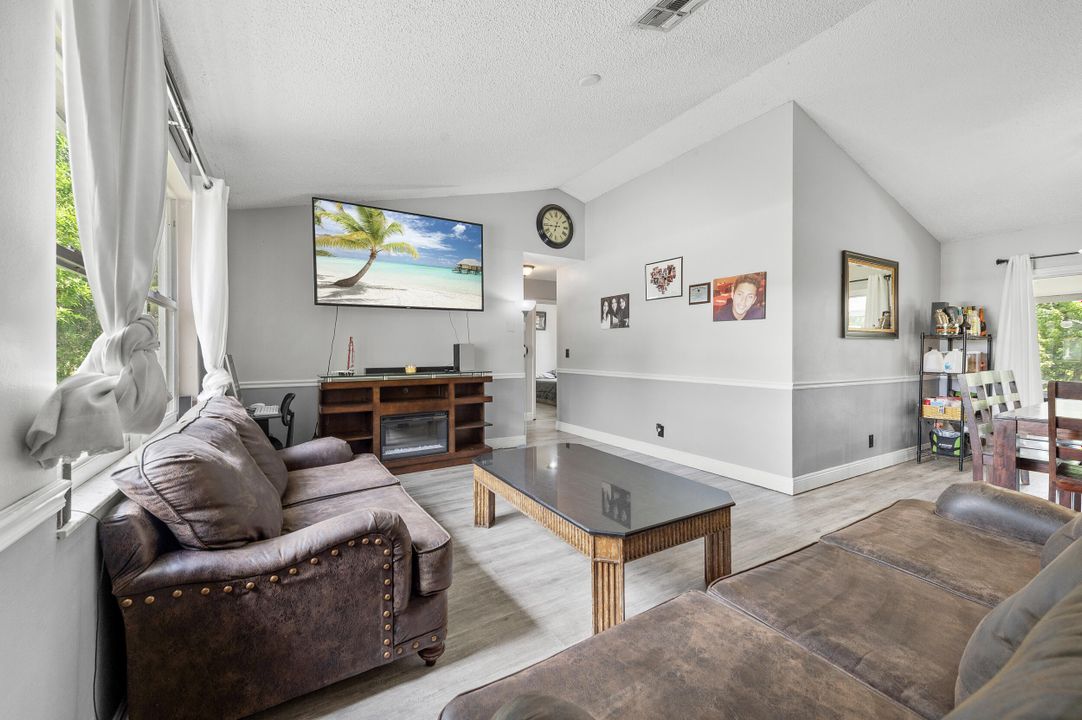 For Sale: $618,000 (4 beds, 2 baths, 1344 Square Feet)