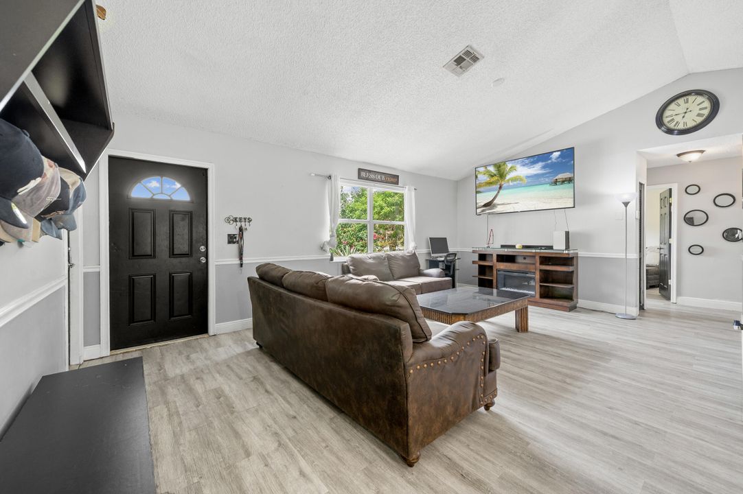 For Sale: $618,000 (4 beds, 2 baths, 1344 Square Feet)