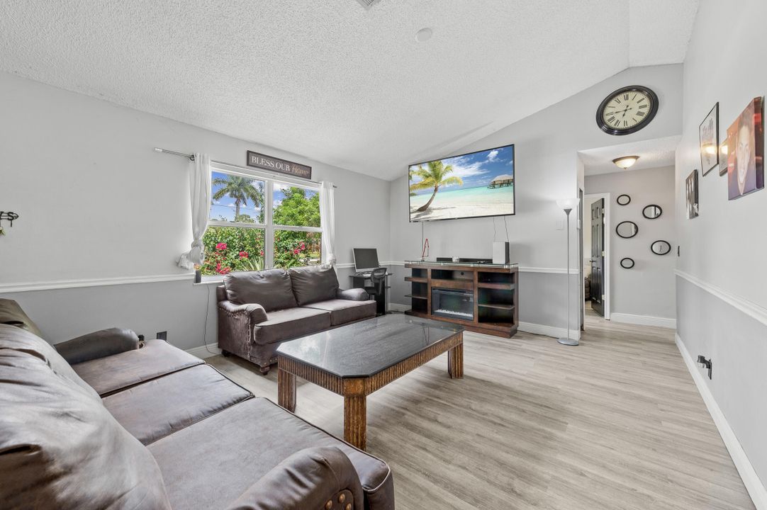 For Sale: $618,000 (4 beds, 2 baths, 1344 Square Feet)