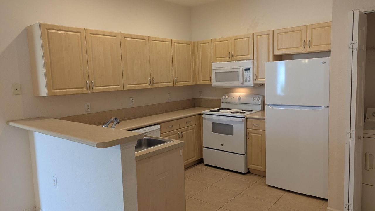 В аренду: $2,150 (3 спален, 2 ванн, 1464 Квадратных фут)