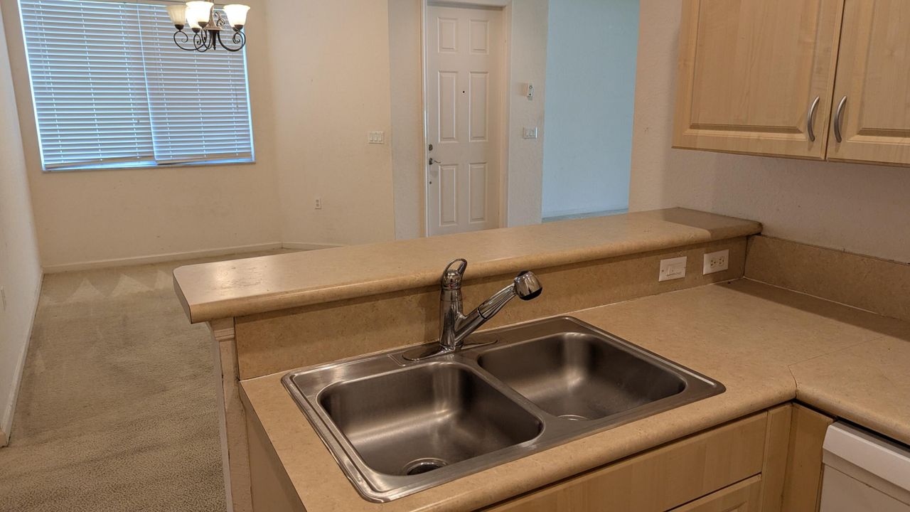 В аренду: $2,150 (3 спален, 2 ванн, 1464 Квадратных фут)