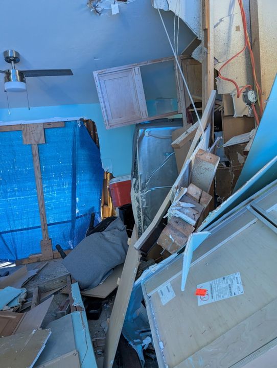 Active With Contract: $195,000 (2 beds, 2 baths, 1169 Square Feet)