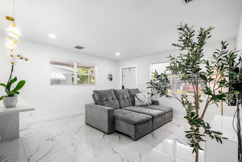 Под контрактом: $520,000 (3 спален, 2 ванн, 1020 Квадратных фут)