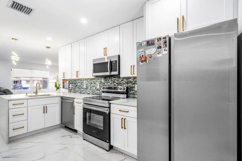 Под контрактом: $520,000 (3 спален, 2 ванн, 1020 Квадратных фут)