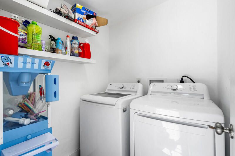 Под контрактом: $520,000 (3 спален, 2 ванн, 1020 Квадратных фут)