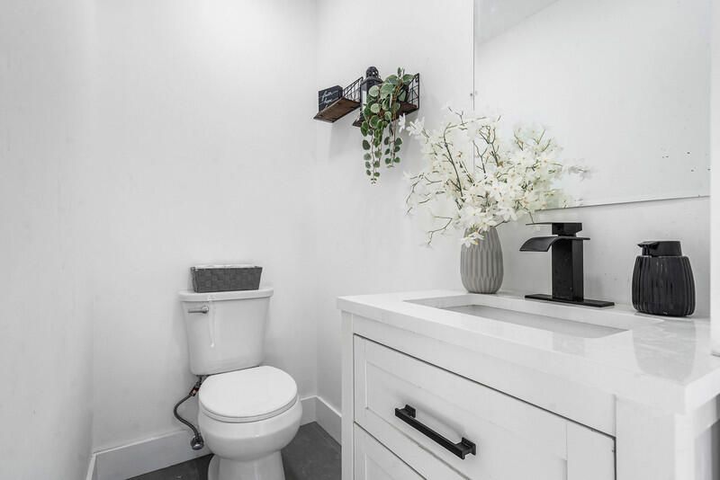 Под контрактом: $520,000 (3 спален, 2 ванн, 1020 Квадратных фут)